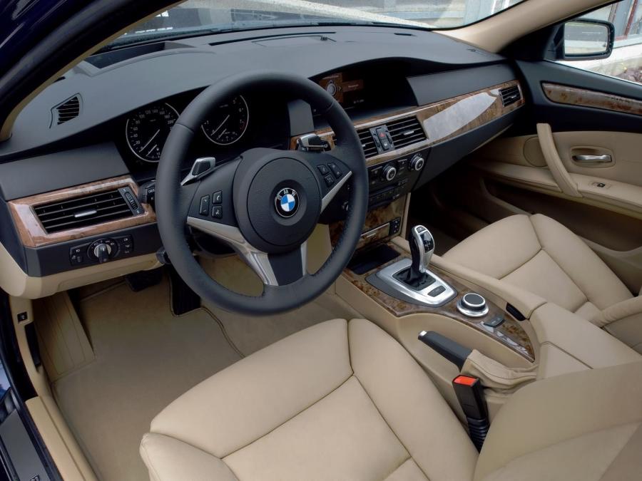  BMW 530i Touring 2007 года  (фото 19 из 46)
